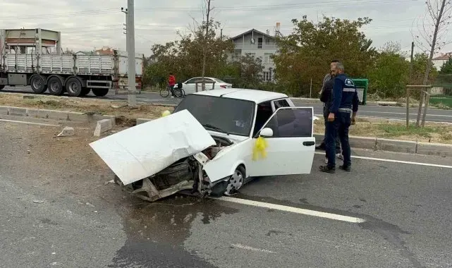 Kontrolden çıkan Tofaş hurdaya döndü: 1 yaralı