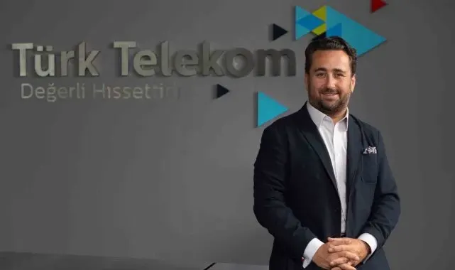 Türk Telekom Dünya Yaşlılar Günü'nde Darülaceze sakinlerini AKM'de ağırladı
