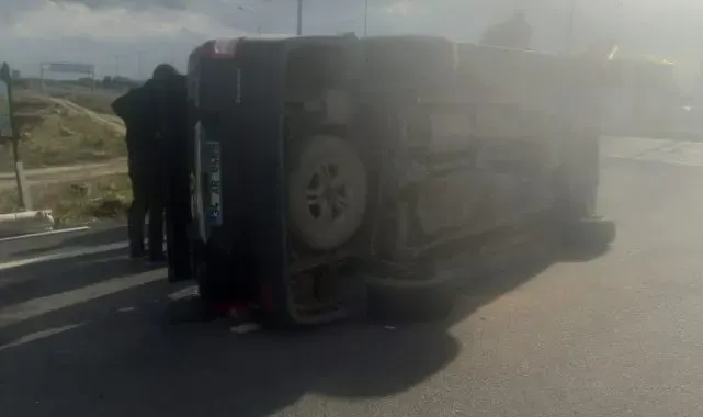 Kars'ta trafik kazası: Araçlardan biri yan yattı