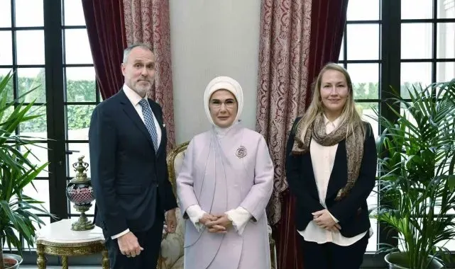 Emine Erdoğan, CMI Martti Ahtisaari Barış Vakfı temsilcilerini kabul etti