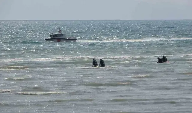 Emniyetin 'kurbağa adamları' Rojin için Van Gölü'ne daldı