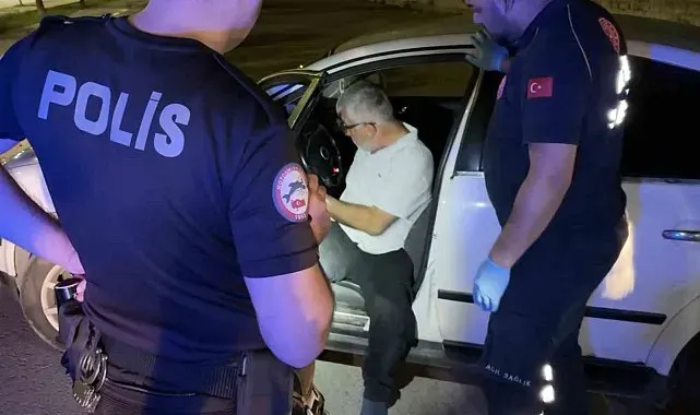 Yol ortasında araç içinde sızıp kaldı, ekipleri alarma geçirdi