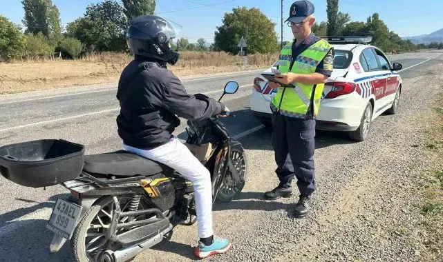 Kütahya'da Jandarma Trafik ve Asayiş Timlerinden motosiklet ve motorlu bisiklet denetimi