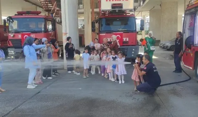 İskenderun itfaiyesinden miniklere eğlenceli eğitim