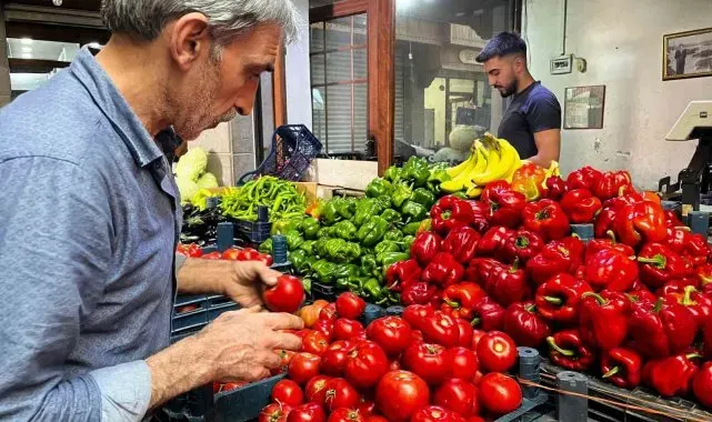Atatürk'ü gören esnaf, oğlu ve torunu ile mesleğini sürdürüyor