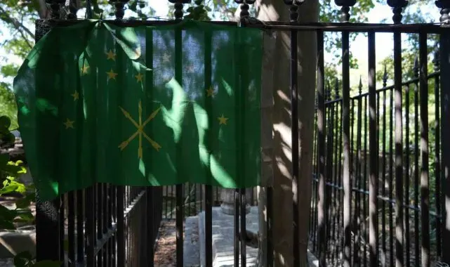 148 sene öncenin Ömer Halis Demir'i: Çerkes Hasan Efendi'nin mezarı harabeye döndü