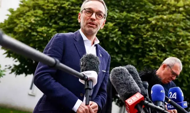 Avusturya'da sandık çıkış anketlerine göre seçimi aşırı sağcı FPÖ'nün kazanması bekleniyor