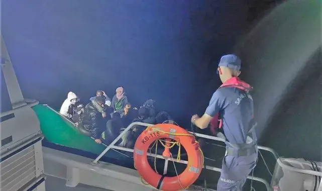 Ayvalık'ta 33'ü çocuk 44 göçmen Sahil Güvenlik'ten kaçamadı
