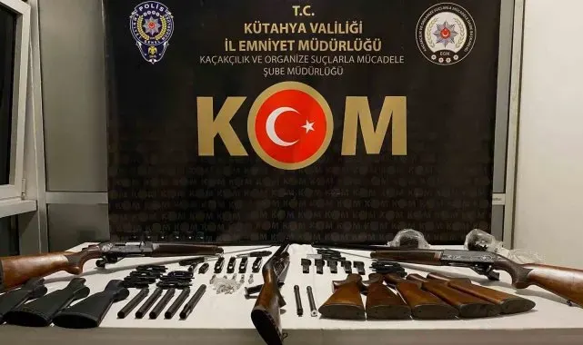 Kütahya'da kaçak silah operasyonu, gözaltına alınan 2 şüpheli serbest bırakıldı