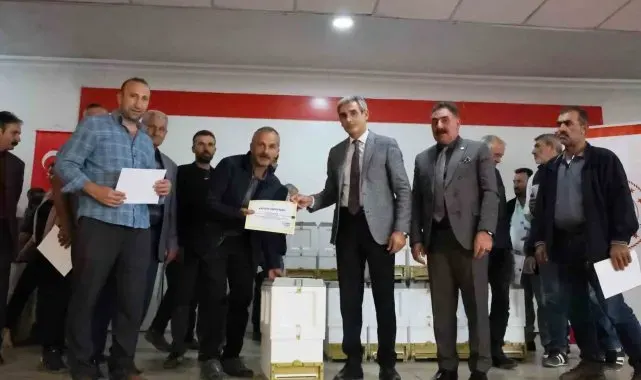 Kağızman'da 27 arıcıya sertifikaları verildi
