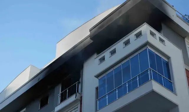 Antalya'da lüks sitede korkutan yangın: Mahsur kalan çocukları komşular kurtardı