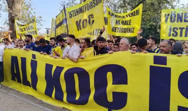 Fenerbahçe'nin bir grup taraftarı tepki amaçlı Yoğurtçu Parkı'nda toplandı