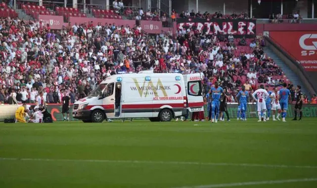 Göztepeli futbolcu Solet, ambulansla hastaneye kaldırıldı