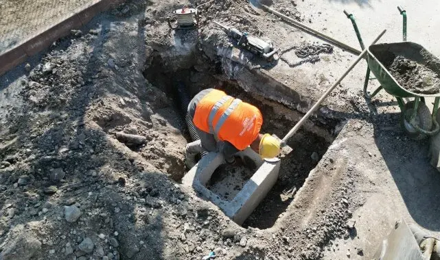 Altyapısı yenilenen Arifiye Zübeyde Hanım Caddesi'nde üstyapı çalışmaları başladı