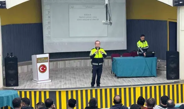 Ağrı'da güvenli ulaşım için okul servisi şoförlerine eğitim verildi