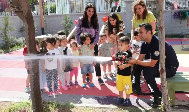 Kreş çocuklarına yangın eğitimi verildi