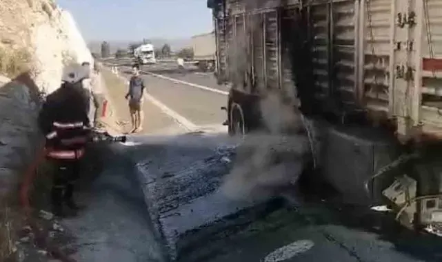 Tarsus'ta nohut yüklü tırda yangın çıktı