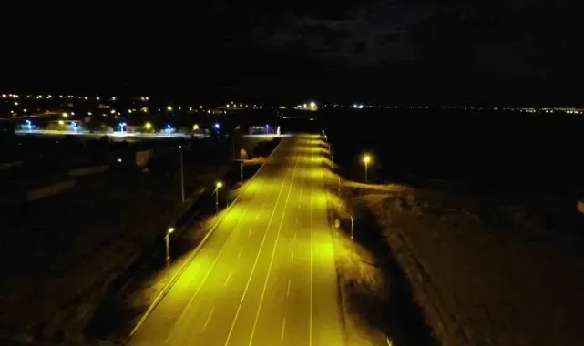 Muş'ta karayolları aydınlatıldı