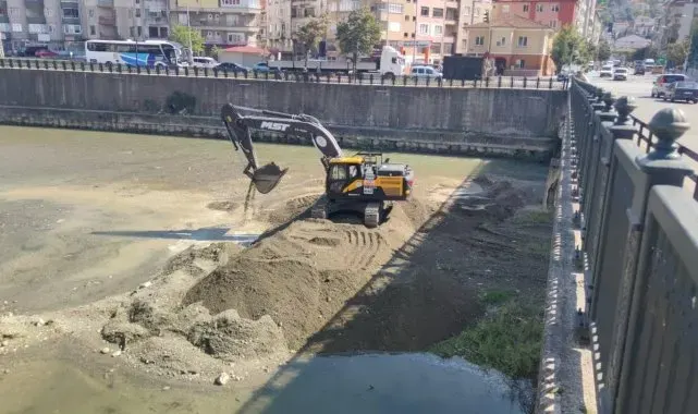 Devrek'te ırmak yatağında temizlik çalışmaları başlatıldı