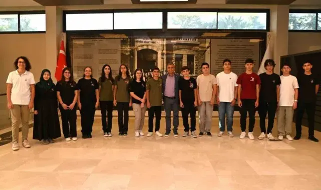 Manavgat Belediyesi'nden LGS'de dereceye giren gençlere ödül