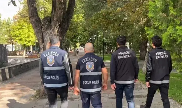 Erzincan'da polisin okul çevrelerinde denetimleri sürüyor
