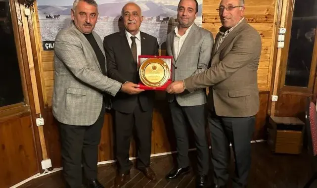 Başkan Azizoğlu'nda Karaaslan'a veda yemeği