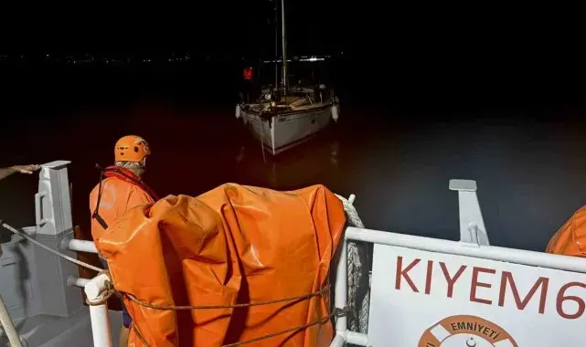 Açık denizde sürüklenen 15 metrelik tekneyi KIYEM ekipleri kurtardı