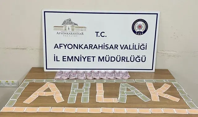 Kumar oynayan 4 kişi polis baskınında yakalandı