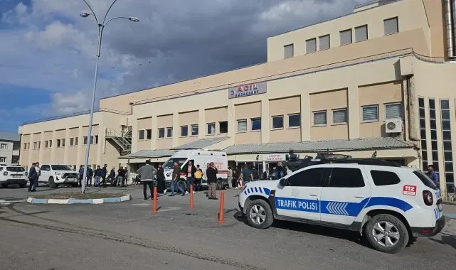 Muş'ta düğüne gideleri taşıyan minibüs takla attı: 20 yaralı