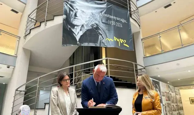 Bakan Ersoy'dan 'Tutkulu İki Yürek' sergisine ziyaret