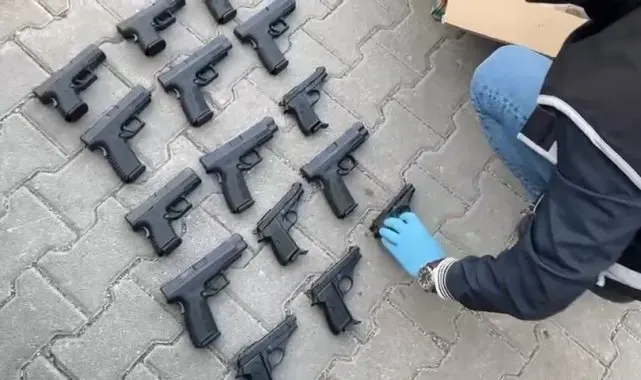 Samsun'da şüpheli araçta 15 tabanca ele geçirildi