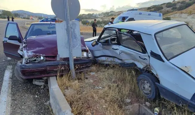 Adıyaman'da iki otomobil çarpıştı: 4 yaralı