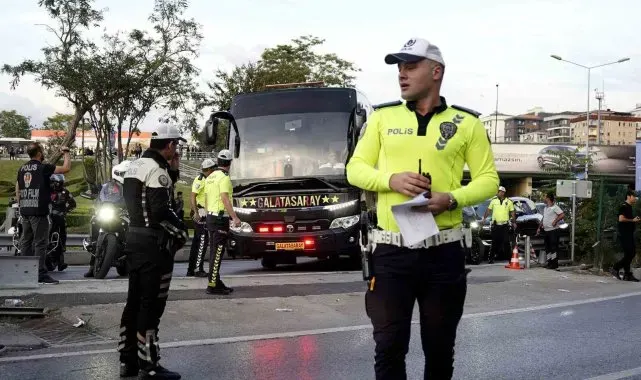 Galatasaray, Kadıköy'e geldi