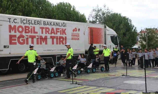 Mobil Trafik Eğitim Tırı ile 7 binden fazla öğrenciye trafik eğitimi
