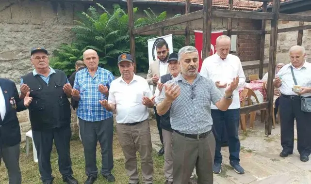 Gaziler Günü'nde mevlit okundu ve pilav dağıtıldı