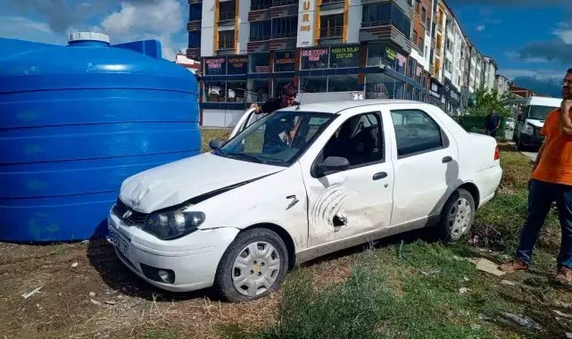 Otomobil su tankına çarptı: 1 yaralı
