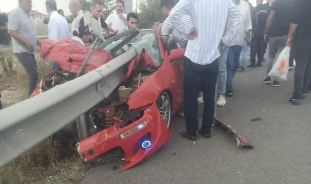 Ankara'da otomobil bariyerlere çarptı: 1 ölü, 1 yaralı