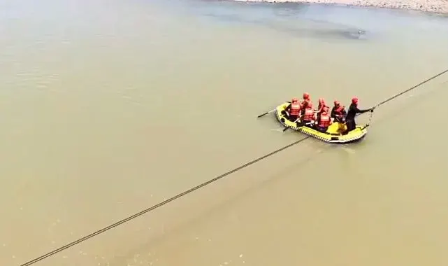 Erzincan AFAD ve JAK ekiplerinden su üstü arama kurtarma tatbikatı