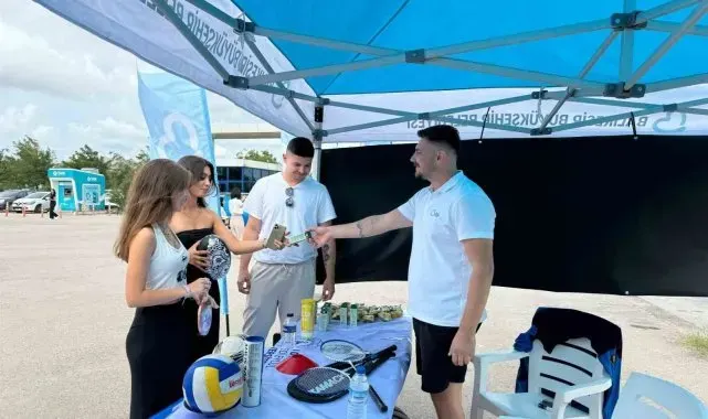 Balıkesir Büyükşehir Belediyesi, Bandırma'da üniversiteliler için bilgilendirme standı açtı