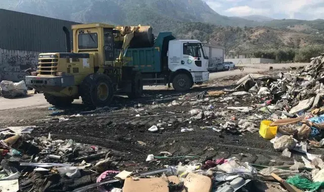 Turgut Özal Mahallesi'ndeki atıklar toplandı