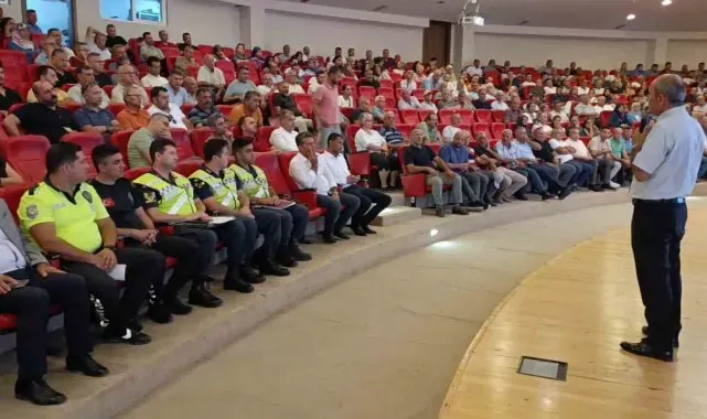 Okul servis şoförlerine trafik güvenliği eğitimi verildi