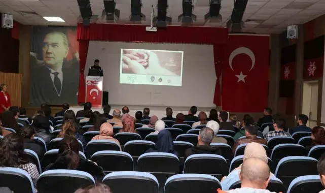 Ardahan'da 'en iyi narkotik polisi anne' semineri