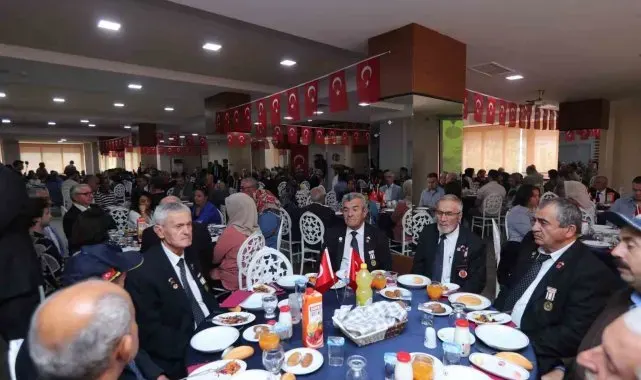 Valilik Gaziler Günü'nde yemek programı düzenledi