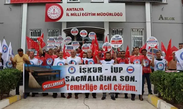 Eğitim Bir Sen'den İUP protestosu