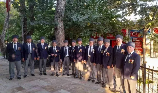 Kıbrıs gazileri 50 önceki acıları gözyaşlarıyla anlattı
