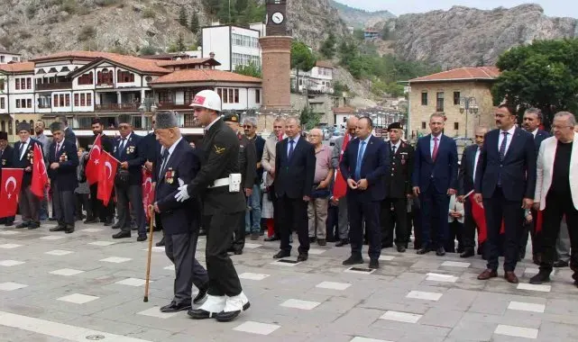 Mehmetçik gaziye omuz verdi