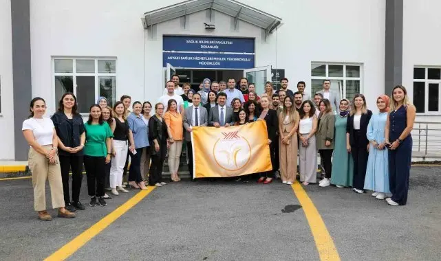 SUBÜ'nün ilk turuncu bayrağı göndere çekildi