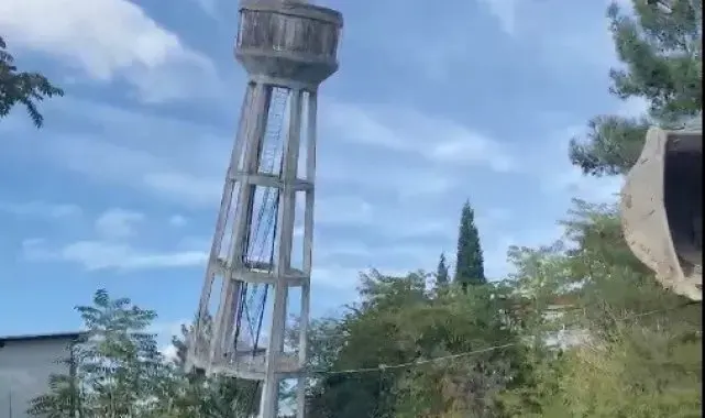 Bilecik'te 40 yıllık su deposu kulesi yıkıldı