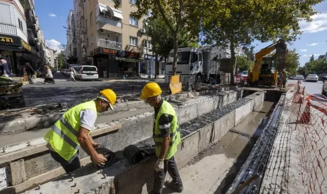 Girne Caddesi'ndeki yağmur suyu mazgalları yenileniyor