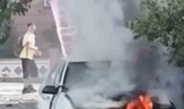 Siverek'te Park Halindeki Otomobil Yandı